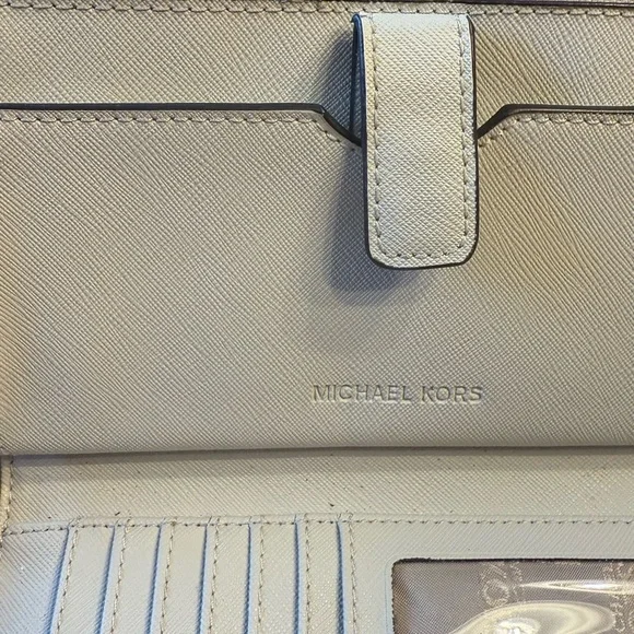 Michael Kors Cream wallet - Picture 6 of 6